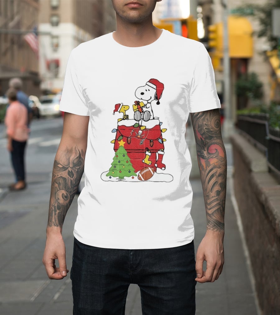 Snoopy Merry Christmas Tampa Bay Buccaneers 2026 Football Holiday Peanuts Santa Hat T-Shirt