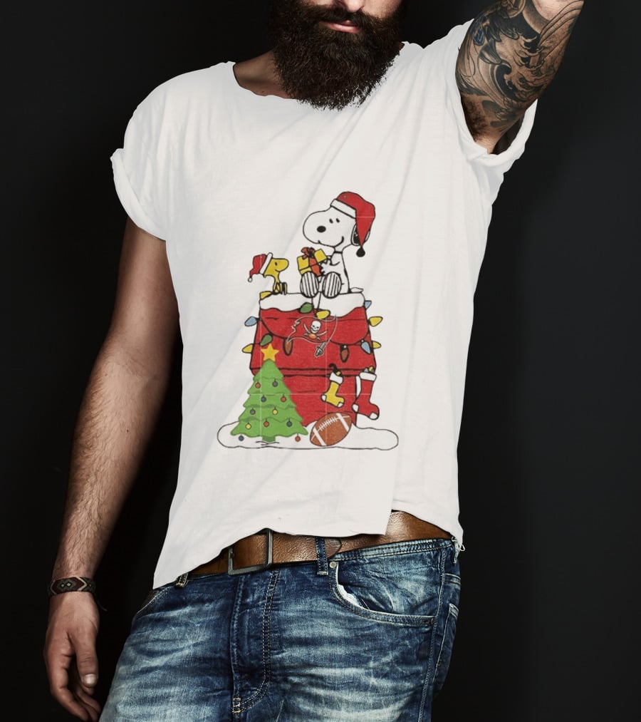 Snoopy Merry Christmas Tampa Bay Buccaneers 2026 Football Holiday Peanuts Santa Hat T-Shirt