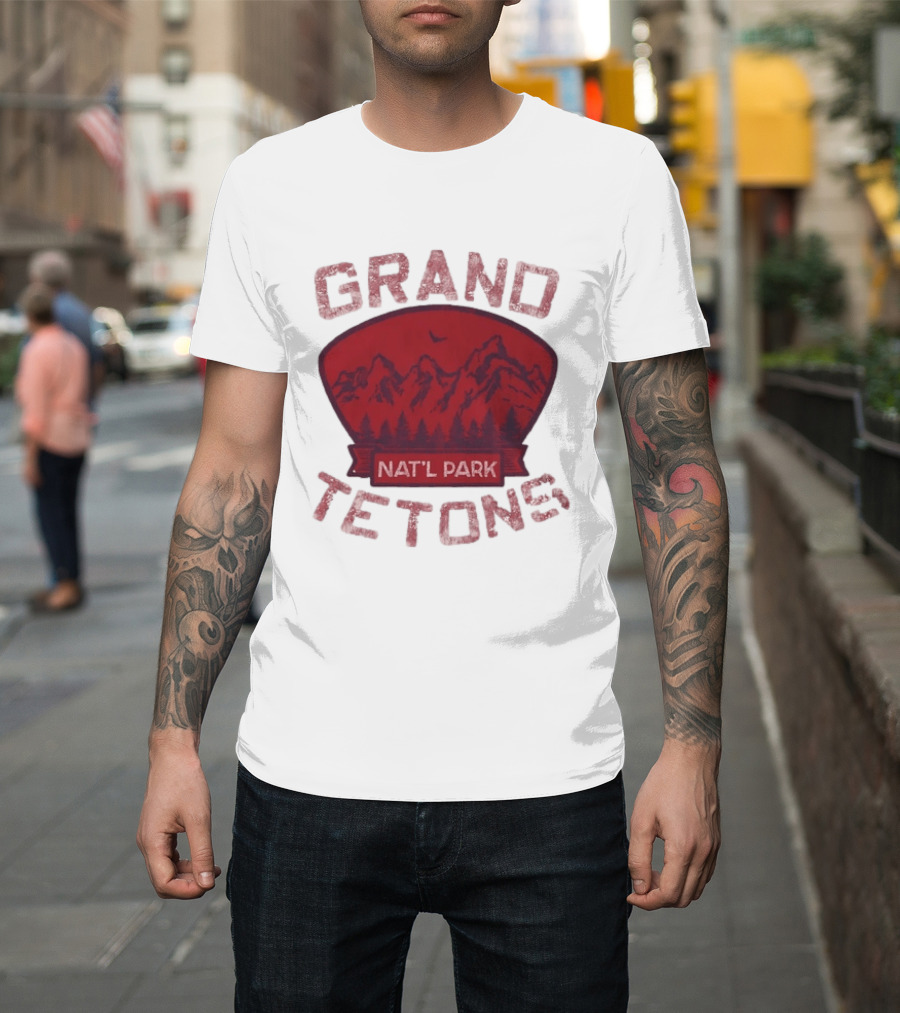 Grand Tetons Nat'l Park Distressed Mountain Landscape T-Shirt