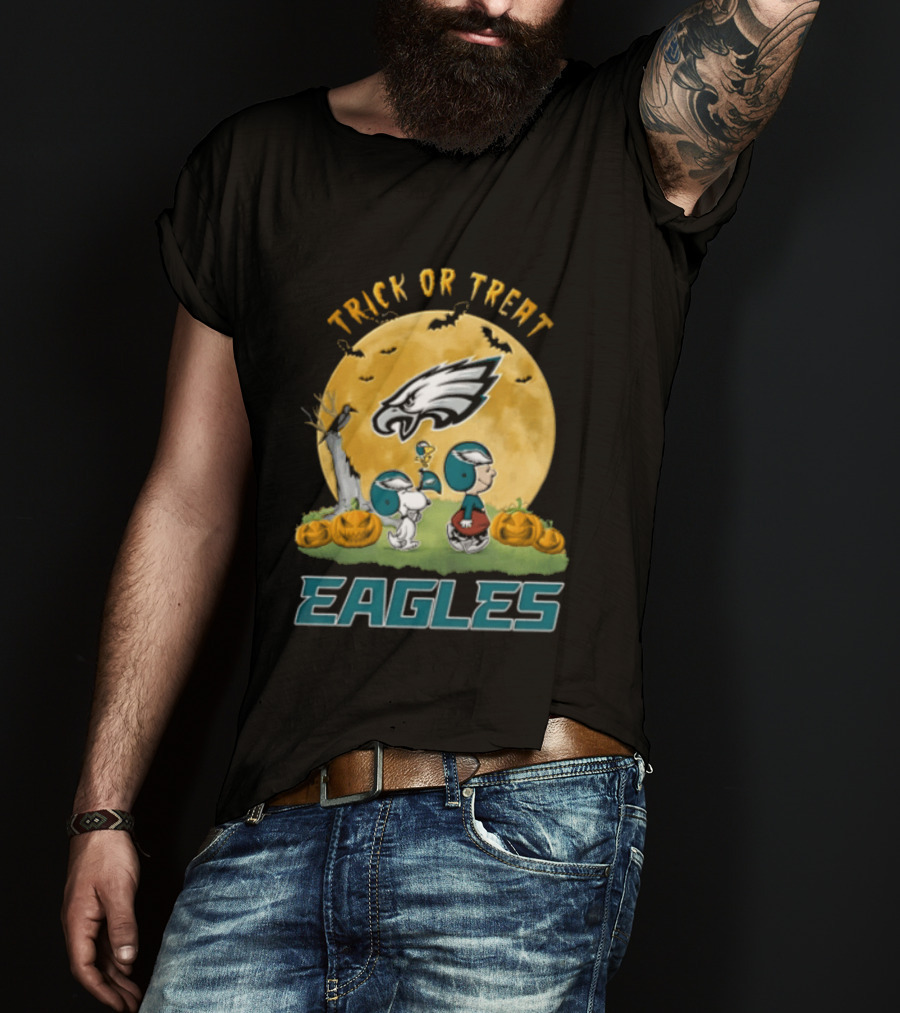 Philadelphia Eagles Trick Or Treat Snoopy Charlie Brown Full Moon Pumpkins T-Shirt