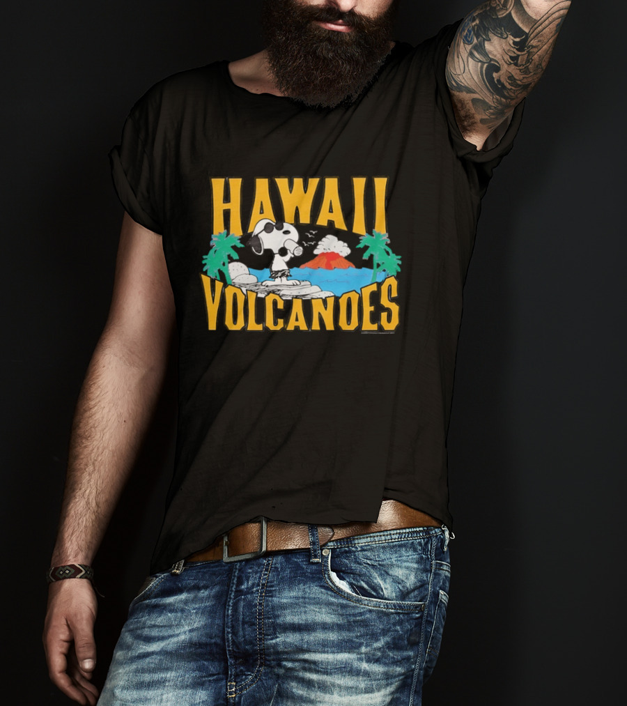 Snoopy Hawaii Volcanoes Peanuts Tropical Vacation Scene T-Shirt