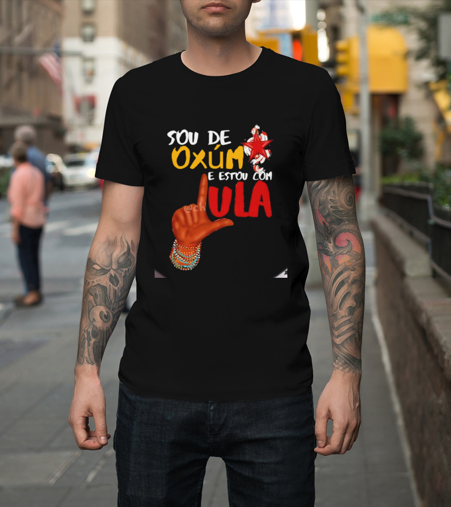 Sou De Oxúm E Estou Com Lula Oxum Brasil Beaded Hand Red Star T-Shirt