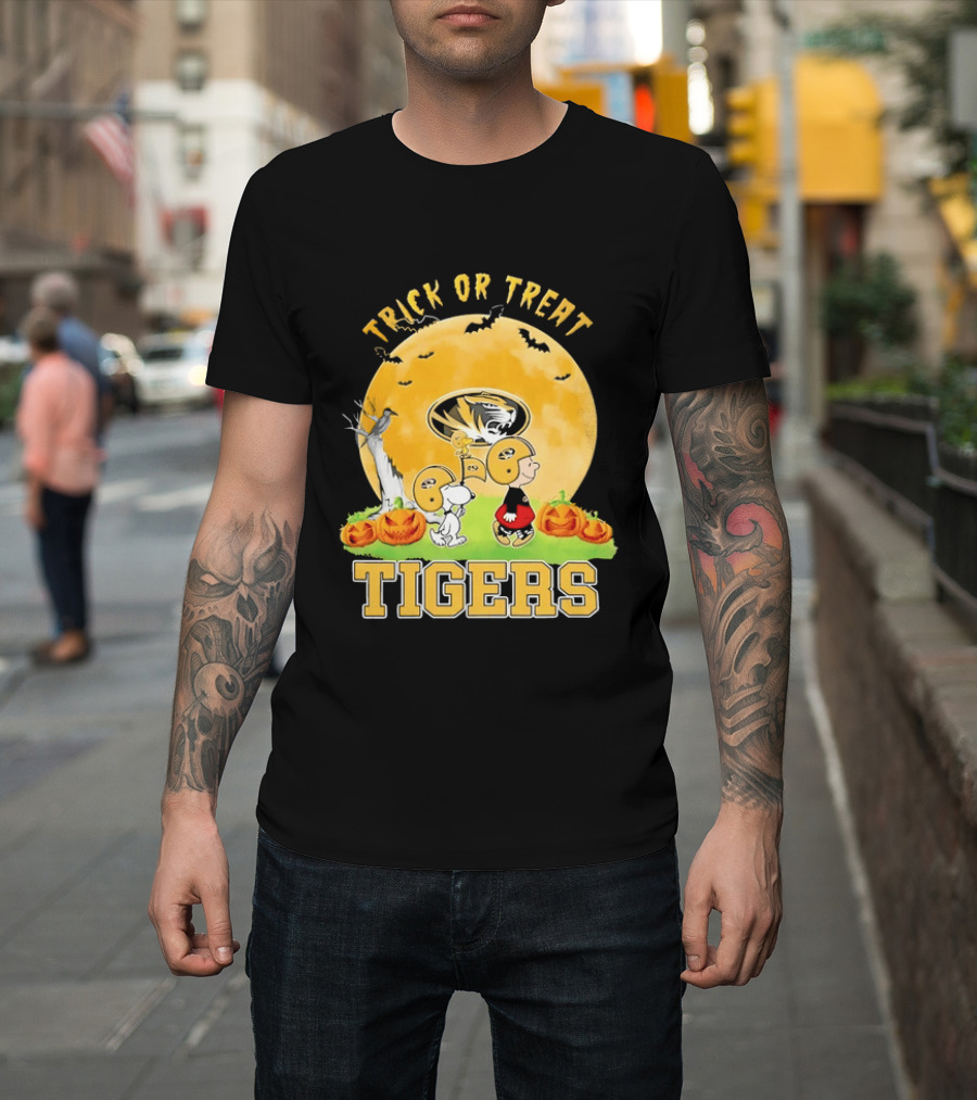 Trick Or Treat Snoopy Charlie Brown Missouri Tigers Halloween T-Shirt