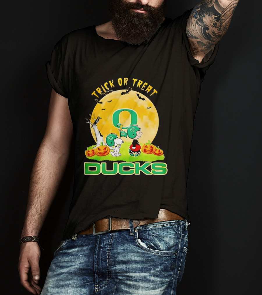 Oregon Ducks Charlie Brown Snoopy Halloween Trick Or Treat T-Shirt