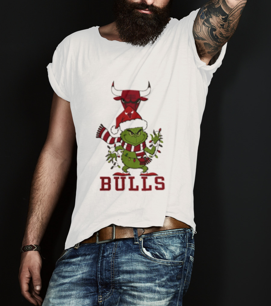 Grinch Chicago Bulls Christmas Heart Hands 2026 T-Shirt