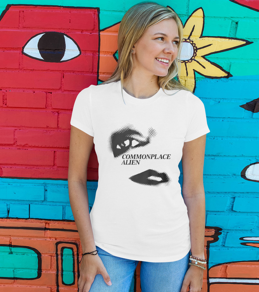 Commonplace Alien Halftone Lips Minimalist T-Shirt
