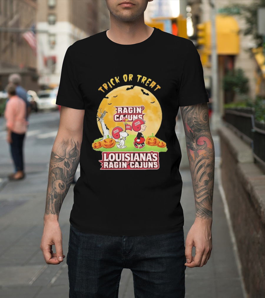 Louisiana Ragin Cajuns X Charlie Brown And Snoopy Trick Or Treat Halloween T-Shirt