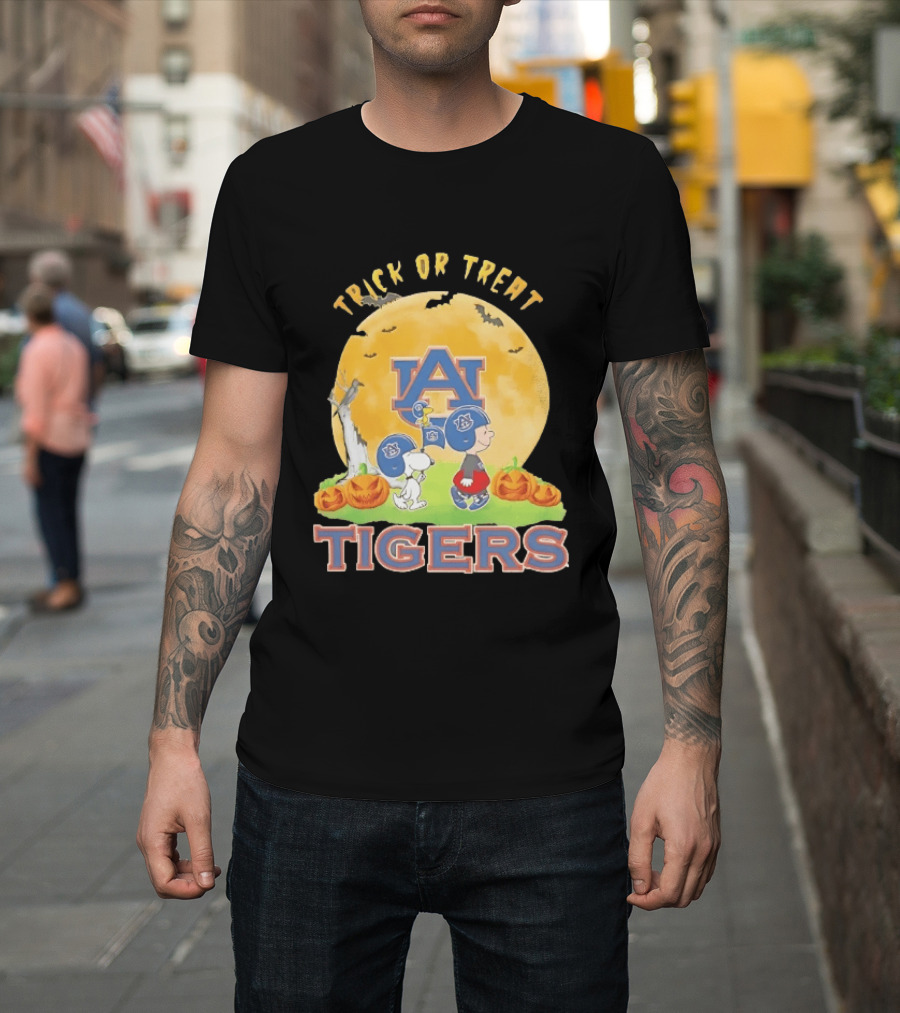 Trick Or Treat Charlie Brown Snoopy Woodstock Auburn Tigers Halloween T-Shirt