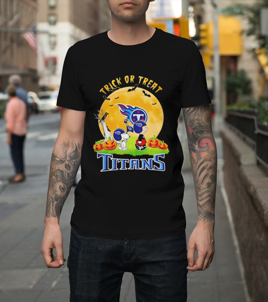 Charlie Brown Snoopy Woodstock Tennessee Titans Halloween Trick Or Treat Moon T-Shirt