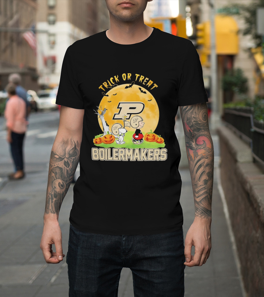Purdue Boilermakers Snoopy Charlie Brown Woodstock Halloween Moon Trick Or Treat T-Shirt