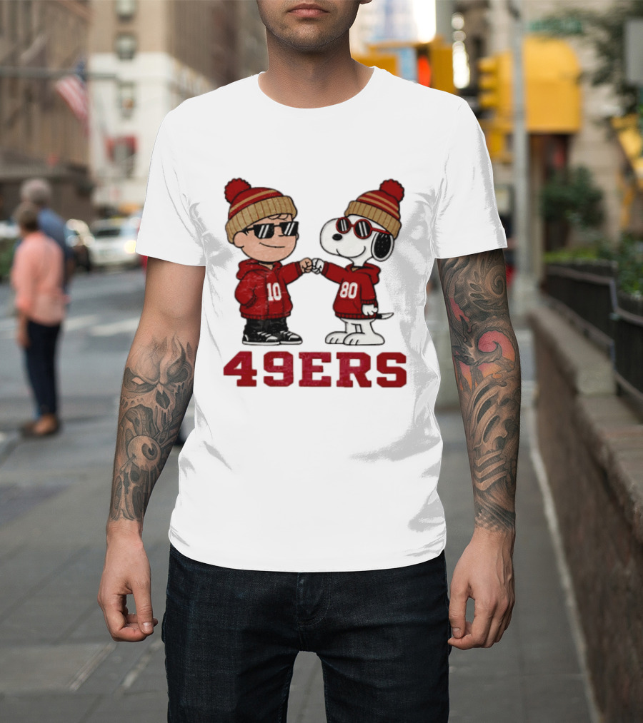 San Francisco 49ers Charlie Brown Snoopy 49ERS Fist Bump Beanies T-Shirt