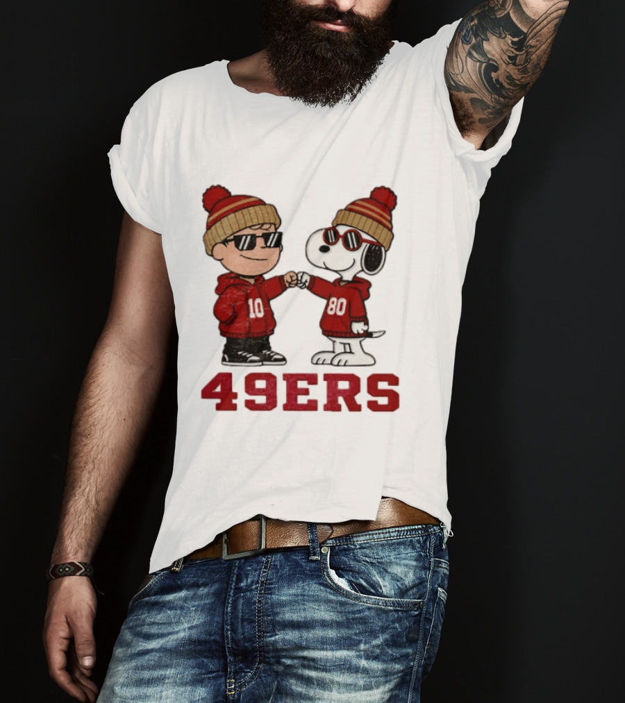 San Francisco 49ers Charlie Brown Snoopy 49ERS Fist Bump Beanies T-Shirt