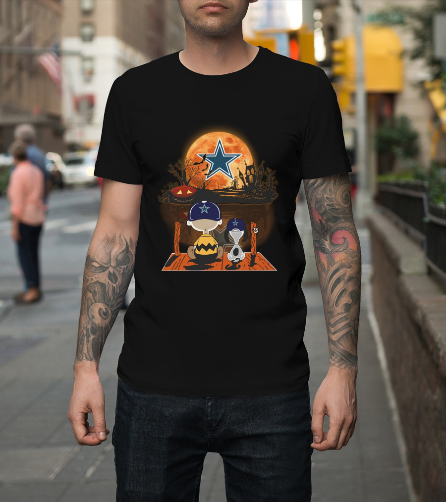 Charlie Brown And Snoopy Dallas Cowboys Halloween Moon Scene T-Shirt