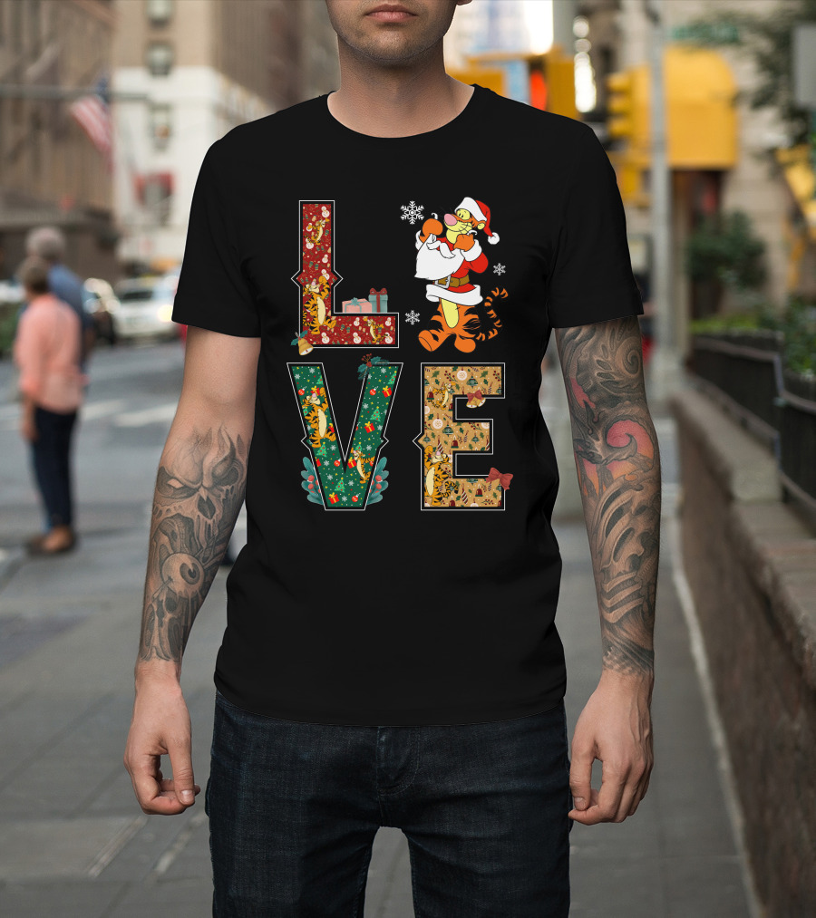 Love Tigger Christmas Santa Hat And Gifts T-Shirt