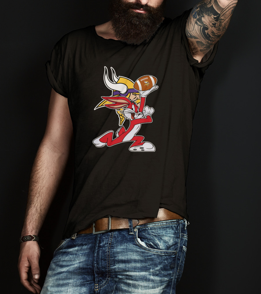 Minnesota Vikings Bugs Bunny Holding Football T-Shirt