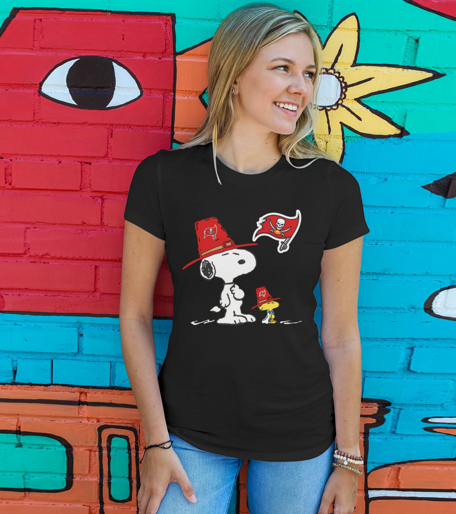 Buccaneers Snoopy And Woodstock With Tampa Bay Flag T-Shirt