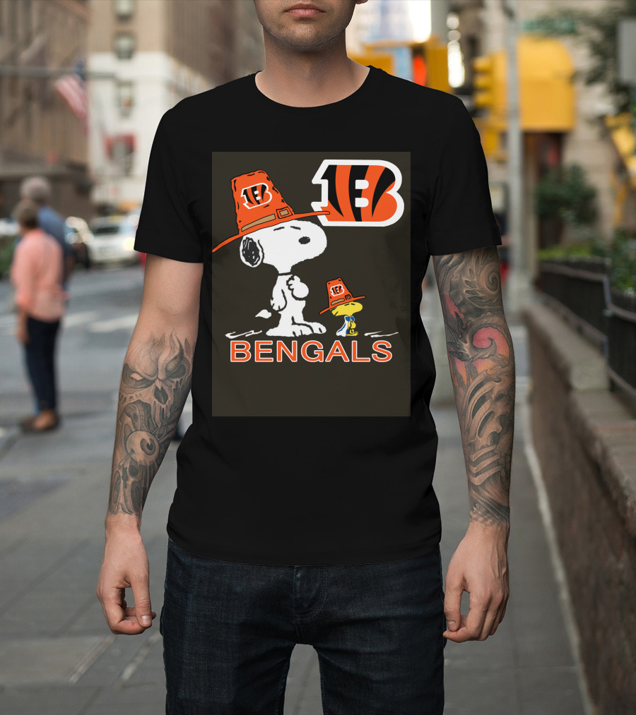 Bengals Snoopy Woodstock Thanksgiving Football T-Shirt