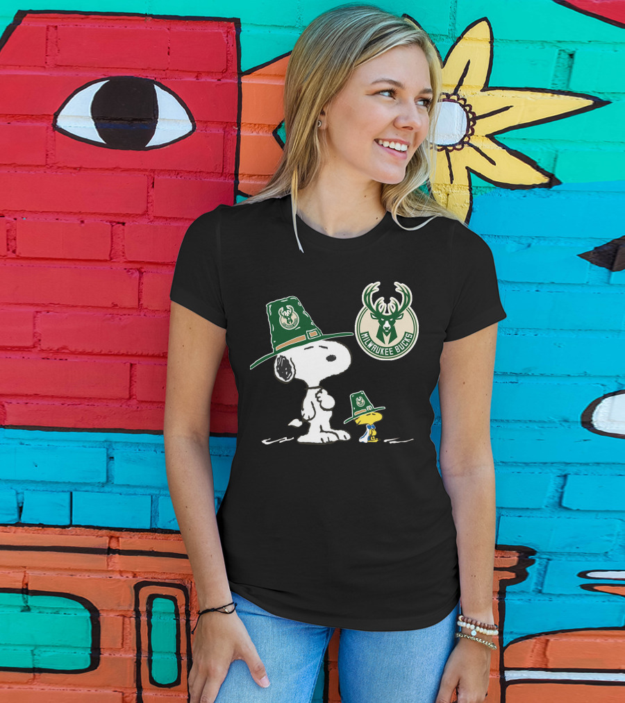 Milwaukee Bucks Snoopy Woodstock Pilgrim Hats T-Shirt