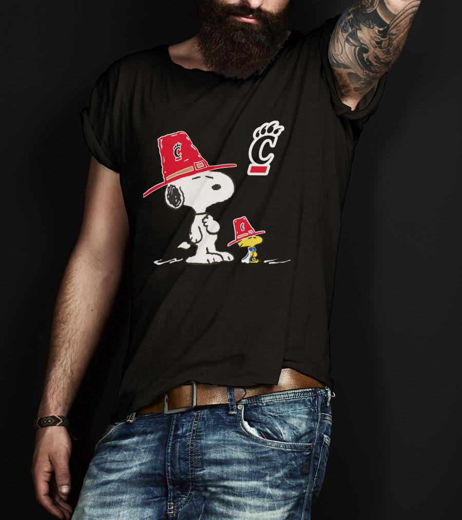 Cincinnati Bearcats Snoopy With Red Hats And Bearcats T-Shirt