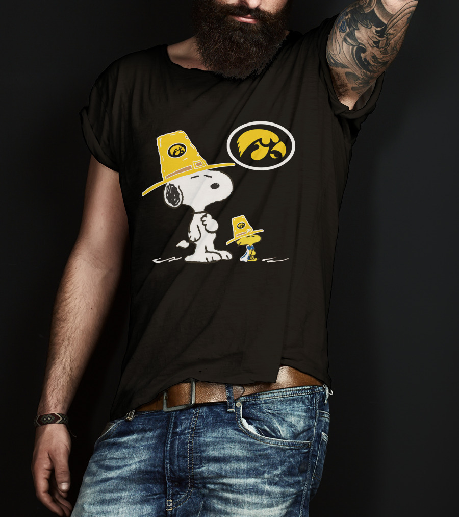 Iowa Hawkeyes Snoopy And Woodstock Pilgrim Hats Peanuts Football Fan T-Shirt
