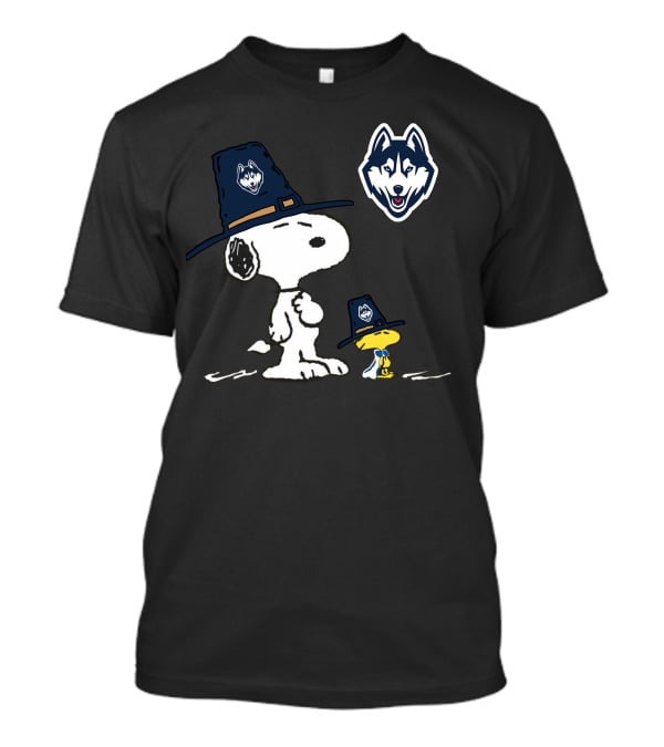 UConn Huskies Snoopy And Woodstock In Pilgrim Hats T-Shirt