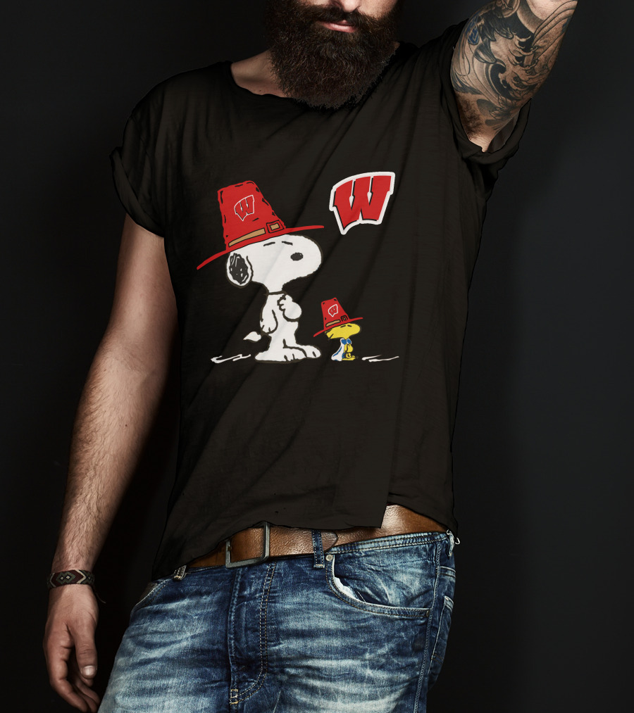 Wisconsin Badgers Snoopy Woodstock Pilgrim Hats T-Shirt