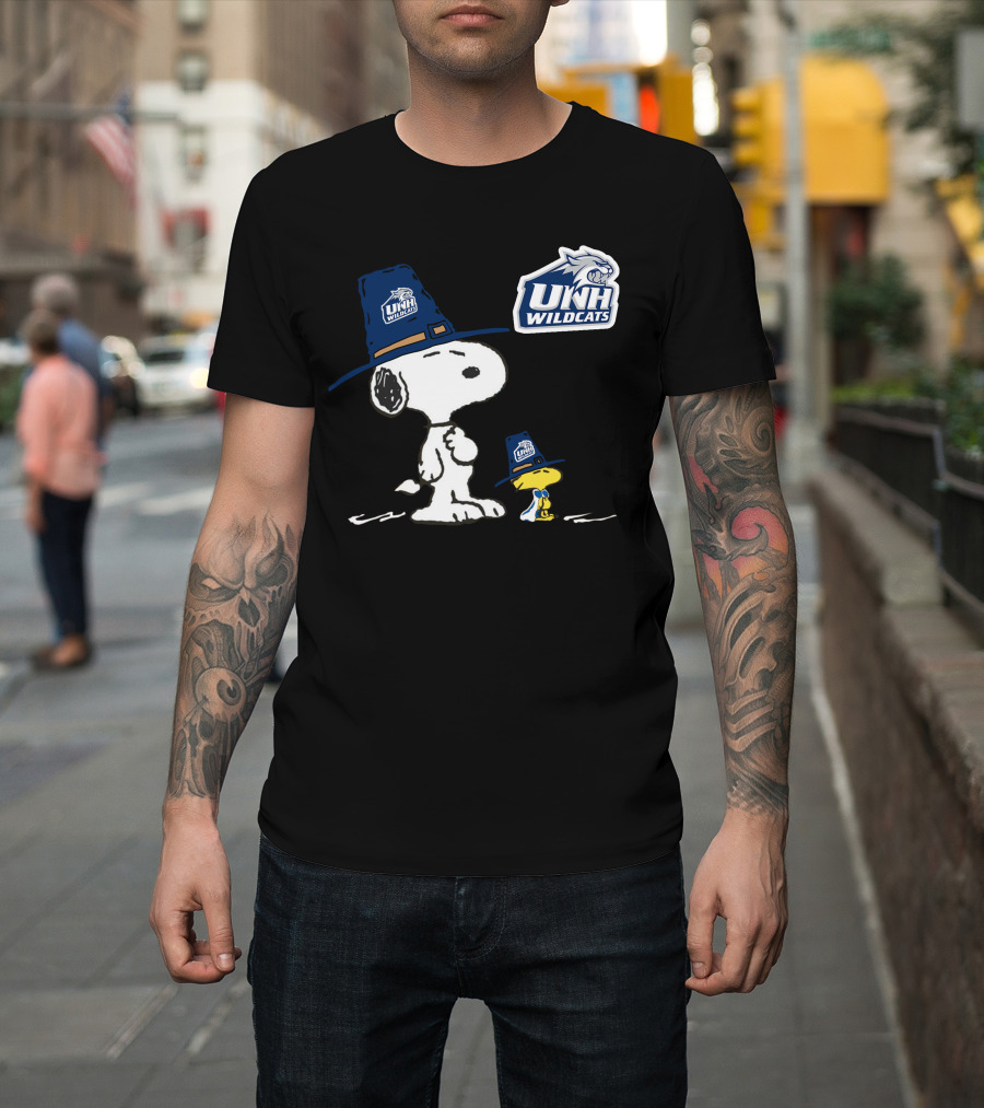 UNH Wildcats Snoopy and Woodstock Pilgrim Hat T-Shirt