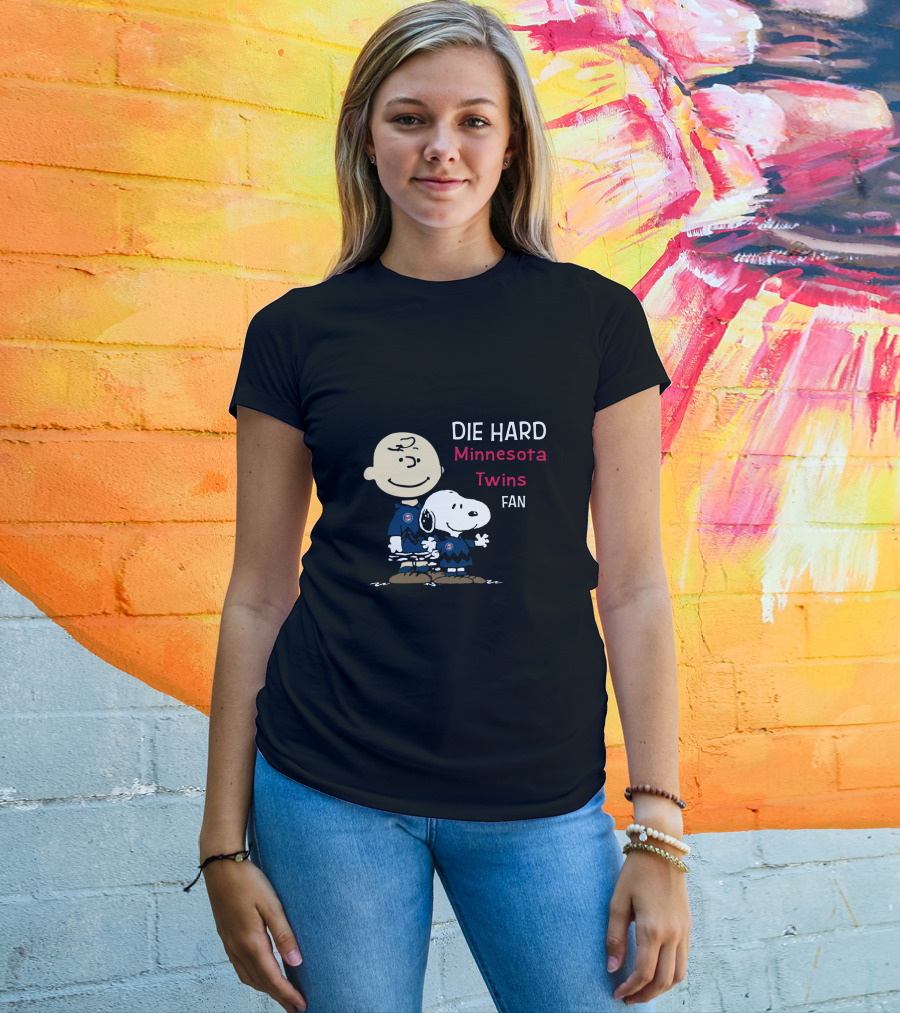 Die Hard Minnesota Twins Fan Snoopy And Charlie Brown T-Shirt