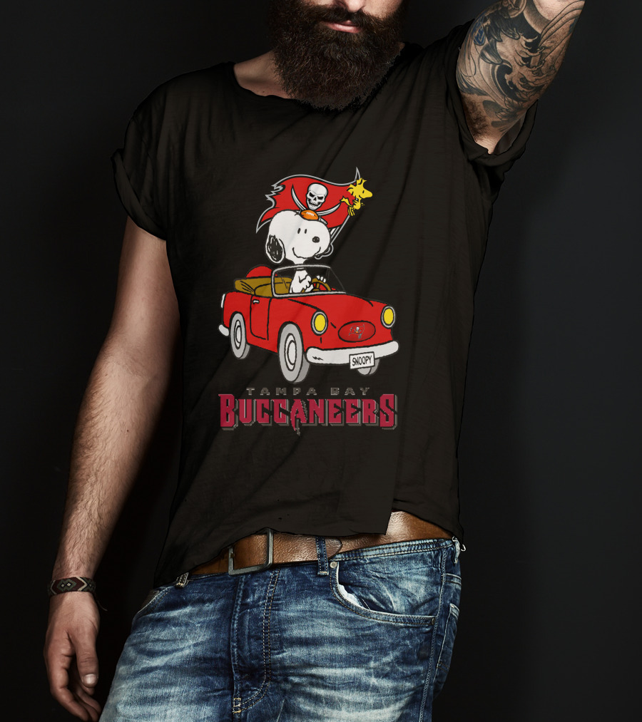Tampa Bay Buccaneers Snoopy Driving Red Car T-Shirt