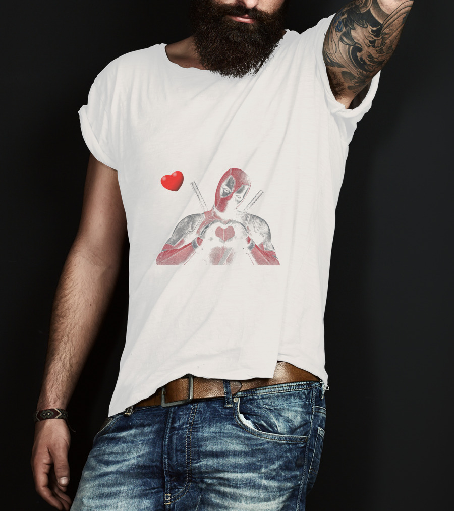 I Bet It Feels Huge In This Hand Deadpool Heart Emoji T-Shirt