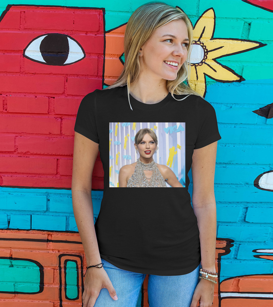 Taylor Swift MTV VMA Red Carpet Look With Silver Sequin Dress T-Shirt