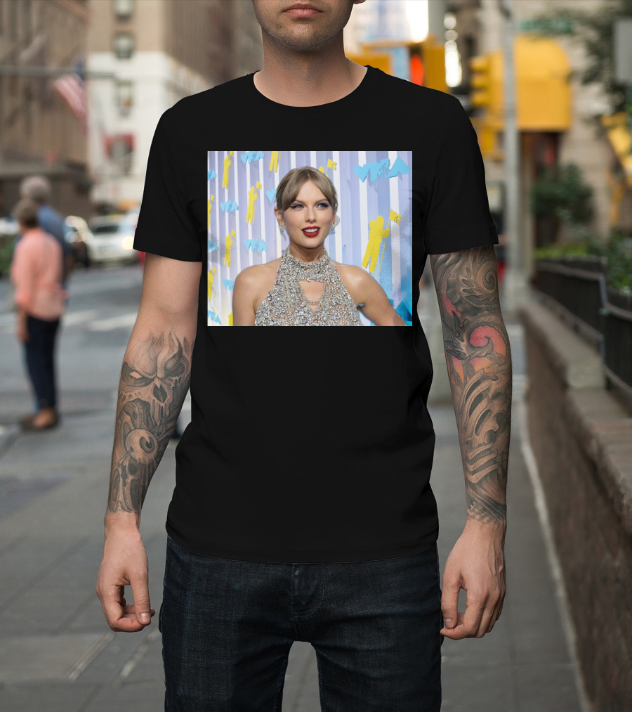 Taylor Swift MTV VMA Red Carpet Look With Silver Sequin Dress T-Shirt