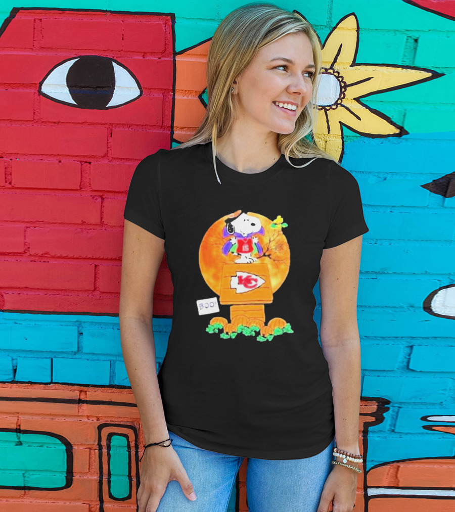 Snoopy Woodstock Witch Boo Kansas City Chiefs Halloween Peanuts Charlie Brown 15 T-Shirt