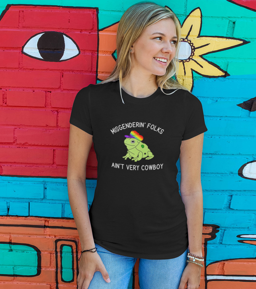 Misgenderin' Folks Ain't Very Cowboy Frog With Rainbow Hat T-Shirt