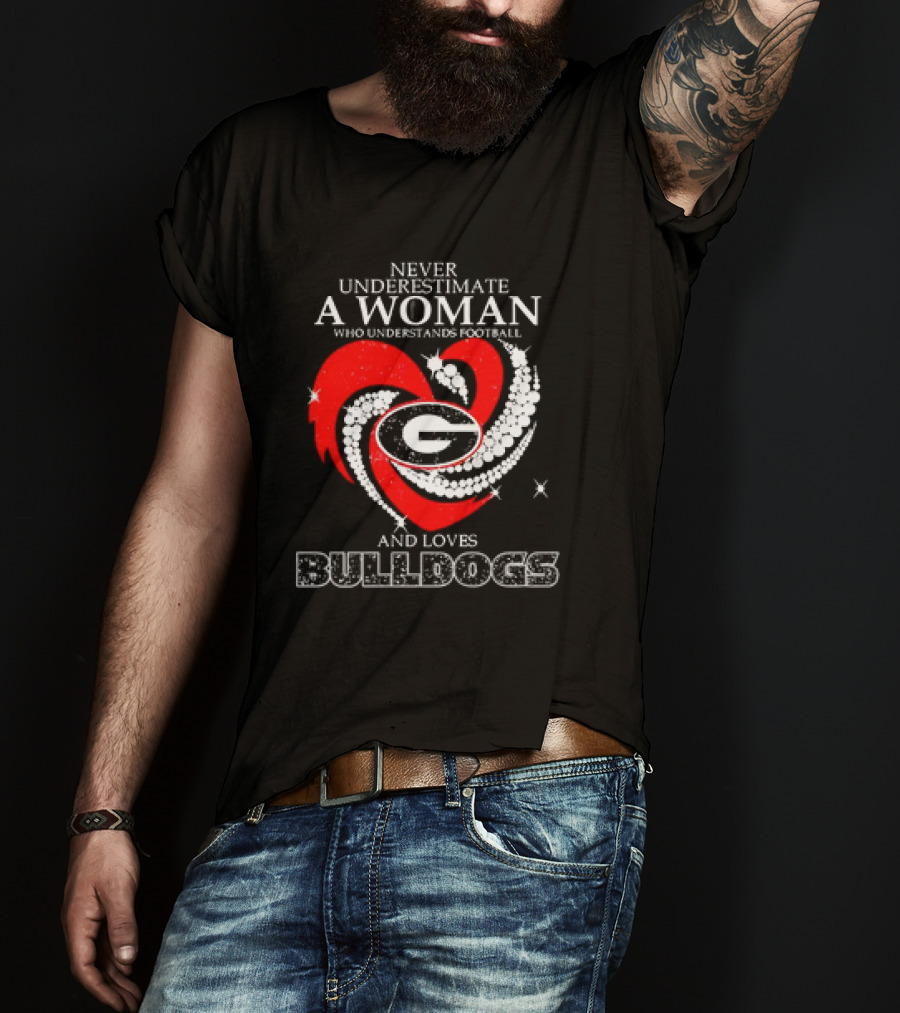 Never Underestimate A Woman Who Understands Football And Loves Bulldogs Georgia Fan T-Shirt