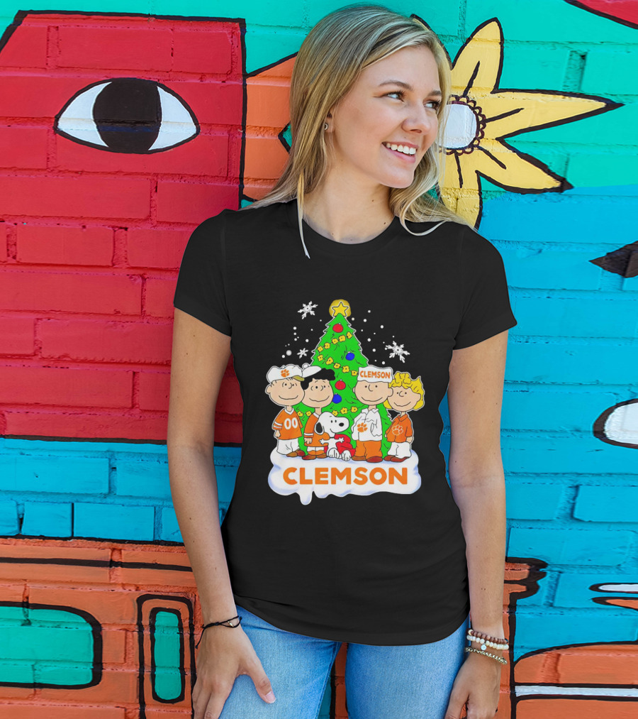 Clemson Christmas With Peanuts Gang And Festive Tree T-Shirt