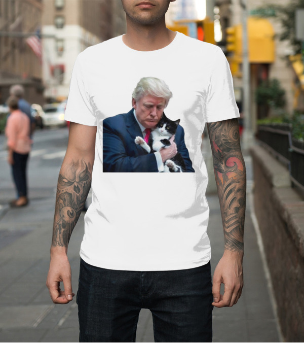 Shirt: Trump Hugging Cat Saving Our Pets T-Shirt Trump Hugging Cat Saving Our Pets T-Shirt