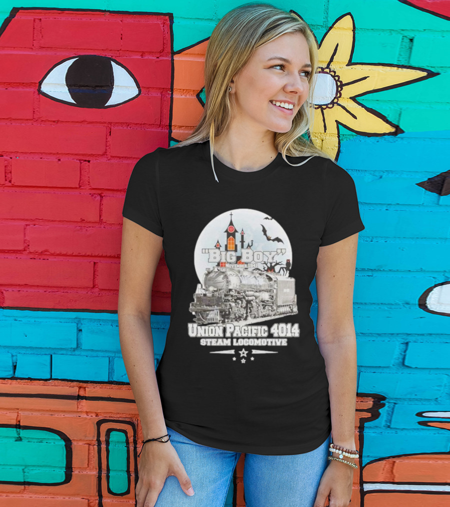 Big Boy Union Pacific 4014 Steam Locomotive November 1941 Haunted Castle And Bats T-Shirt
