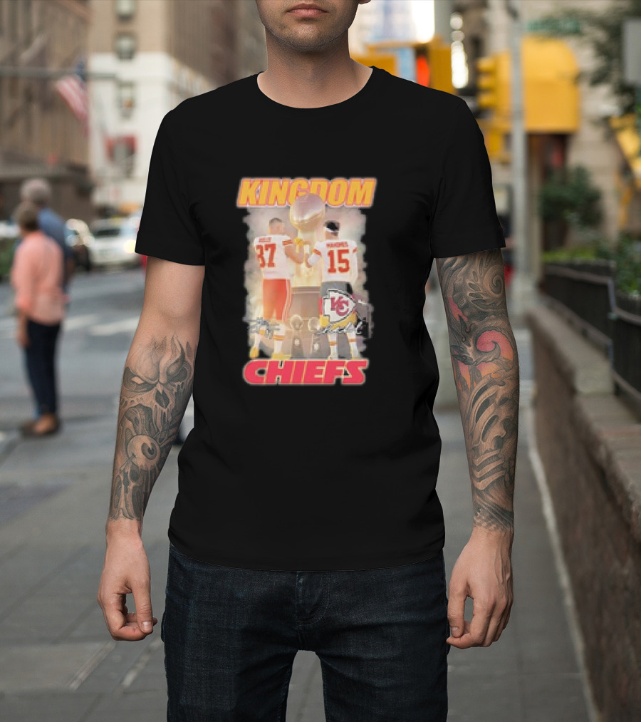 Chiefs Kingdom Travis Kelce Patrick Mahomes Trophy Celebration T-Shirt