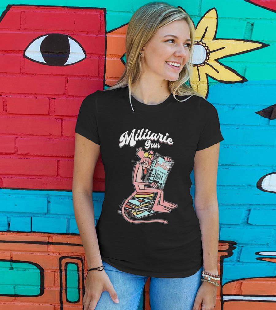 Militarie Gun Pink Panther Reading Comics T-Shirt