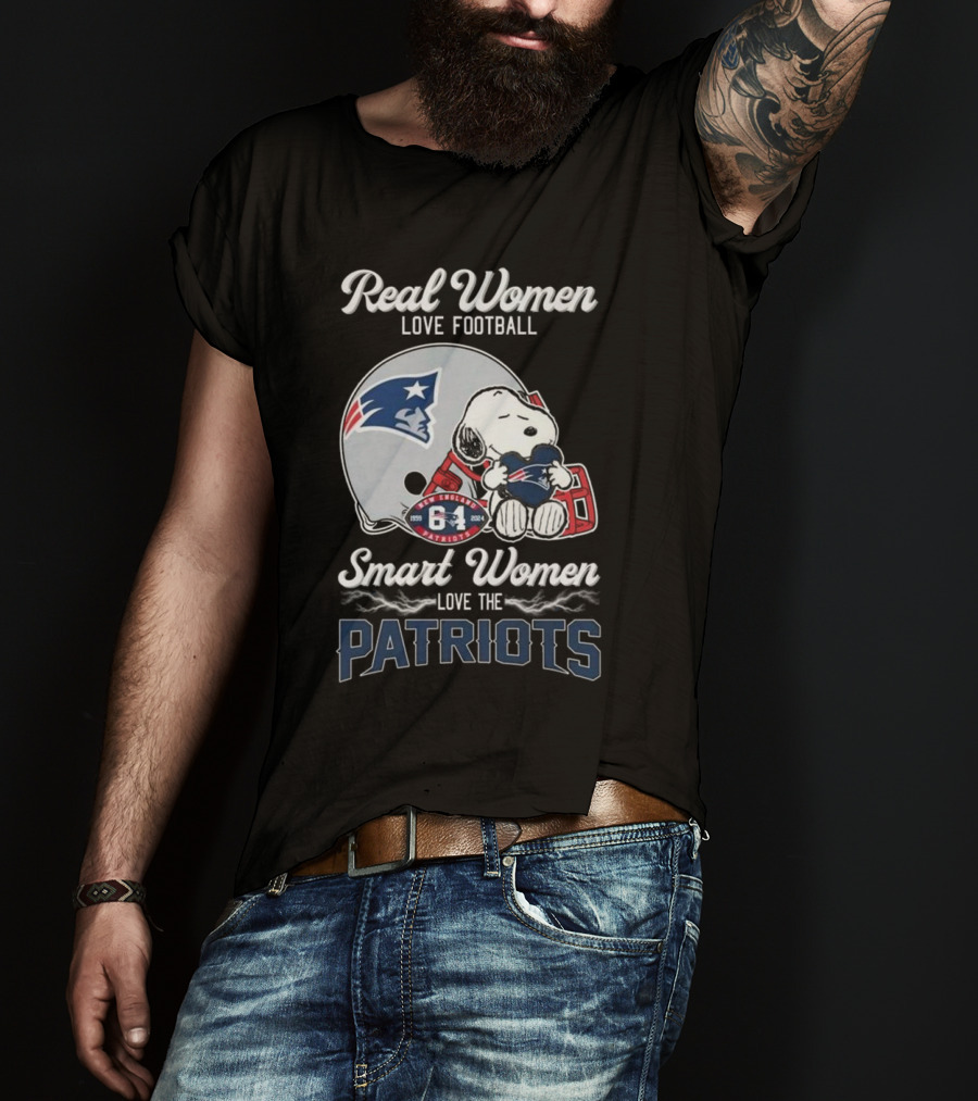 Real Women Love Football Smart Women Love The Patriots Snoopy Patriots Helmet T-Shirt