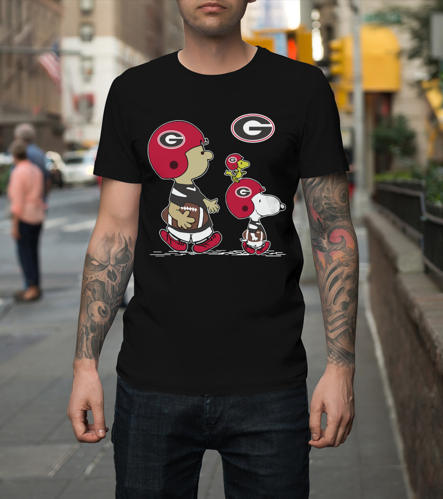 Georgia Bulldogs Snoopy Football Peanuts Cartoon T-Shirt