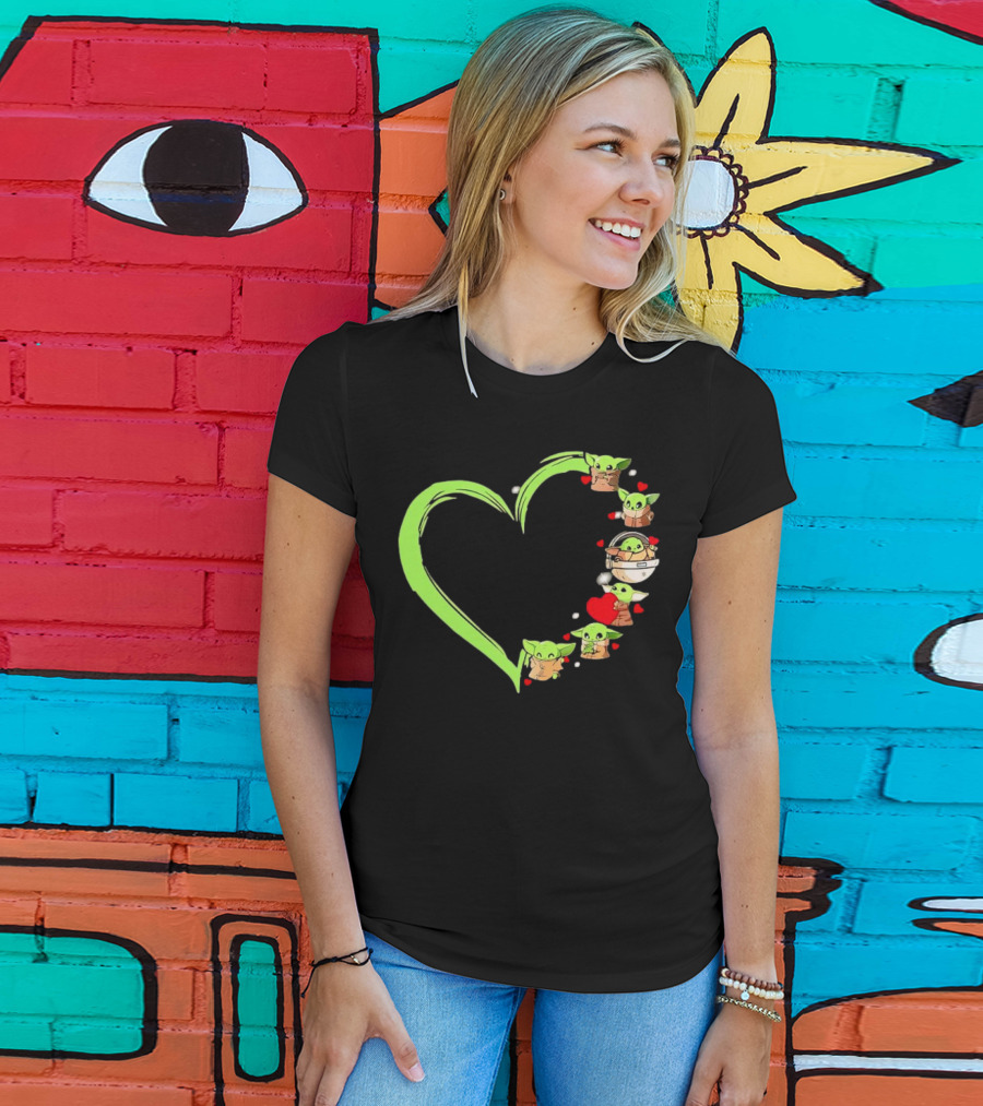 Baby Yoda Cute Heart Green Outline Mandalorian Grogu Love T-Shirt