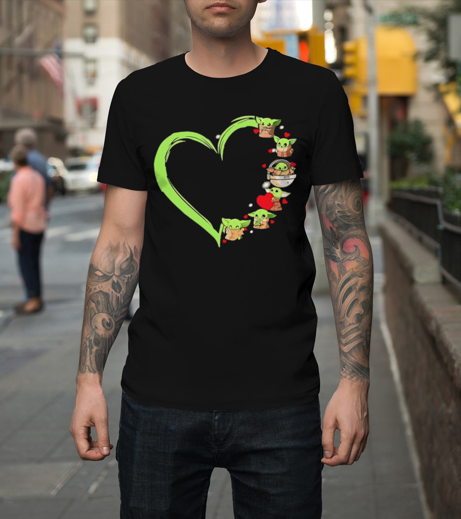 Baby Yoda Cute Heart Green Outline Mandalorian Grogu Love T-Shirt