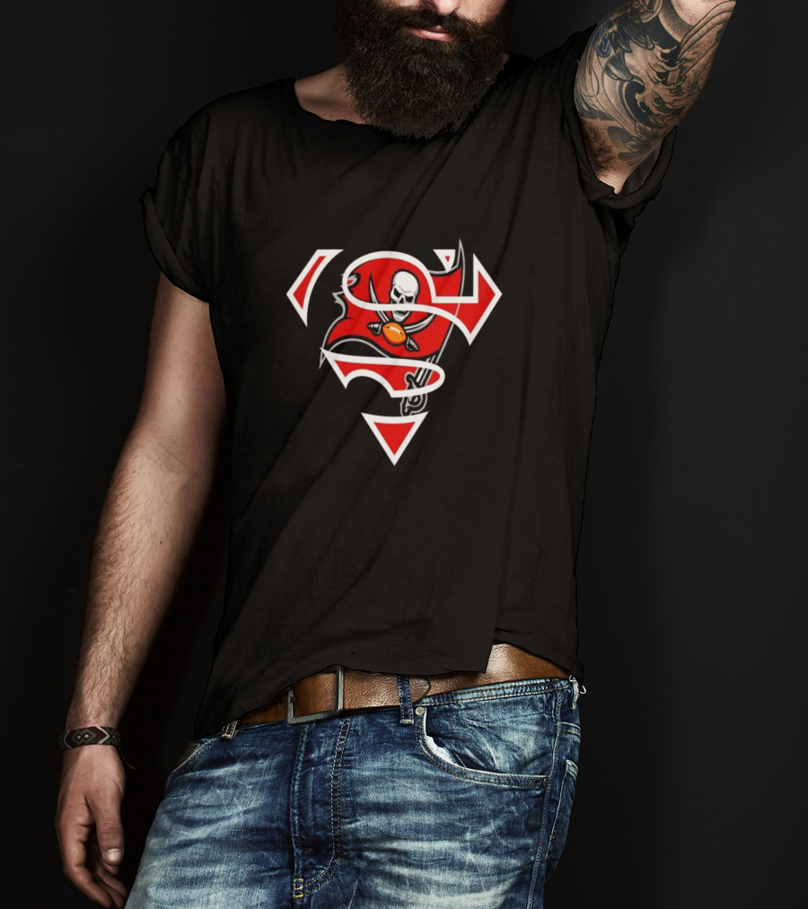 Tampa Bay Buccaneers Super Hero Skull Emblem T-Shirt