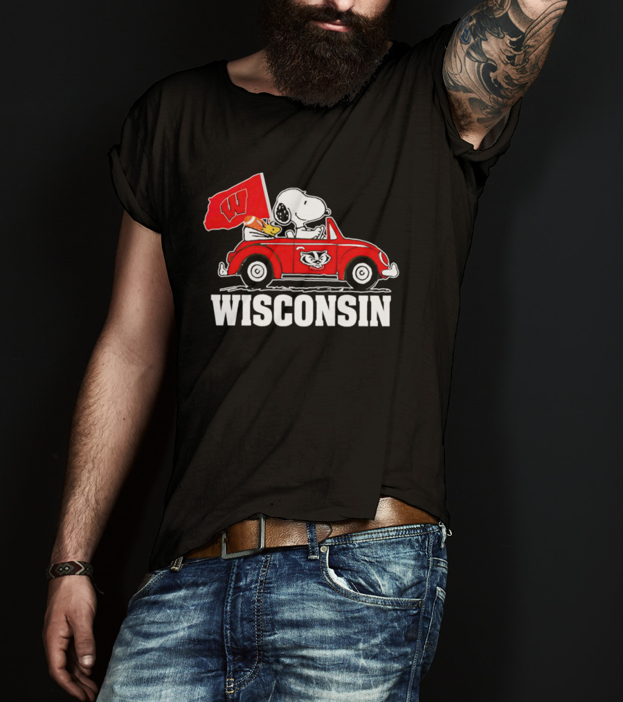 Snoopy And Woodstock In Red Car With Wisconsin Flag And Wisconsin Badgers T-Shirt
