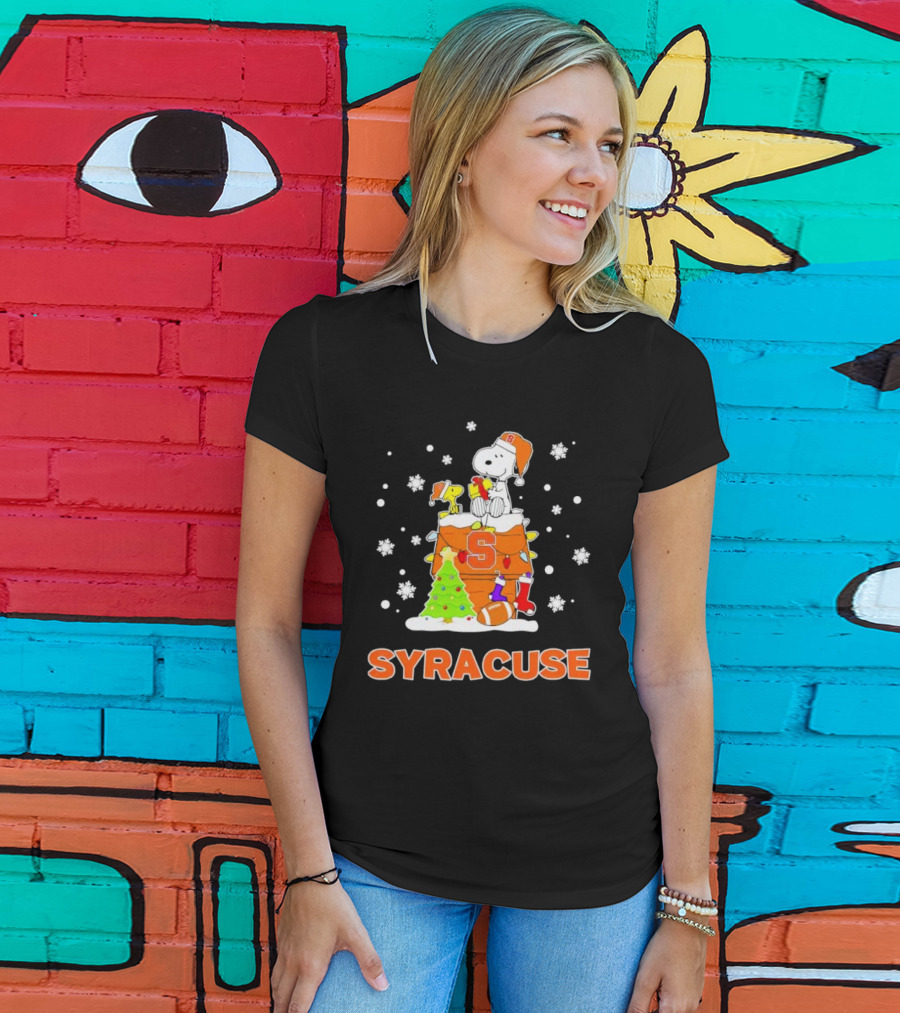 Snoopy And Woodstock On Syracuse Orange Doghouse Christmas Football Scene T-Shirt