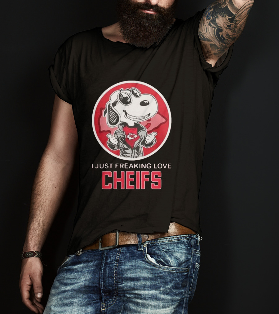Kansas City Chiefs Snoopy I Just Freaking Love Chiefs T-Shirt