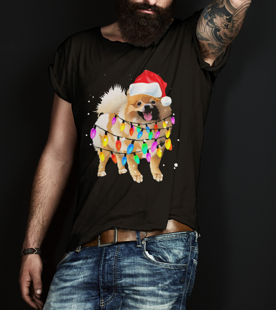 Pomeranian With Santa Hat And Colorful Christmas Lights T-Shirt