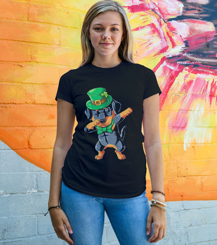 Rottweiler Dabbing Green Leprechaun Hat St Patrick's Day Bow Tie T-Shirt